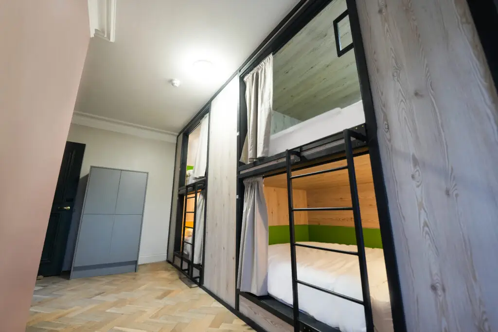 revolver edinburgh double pod room beds