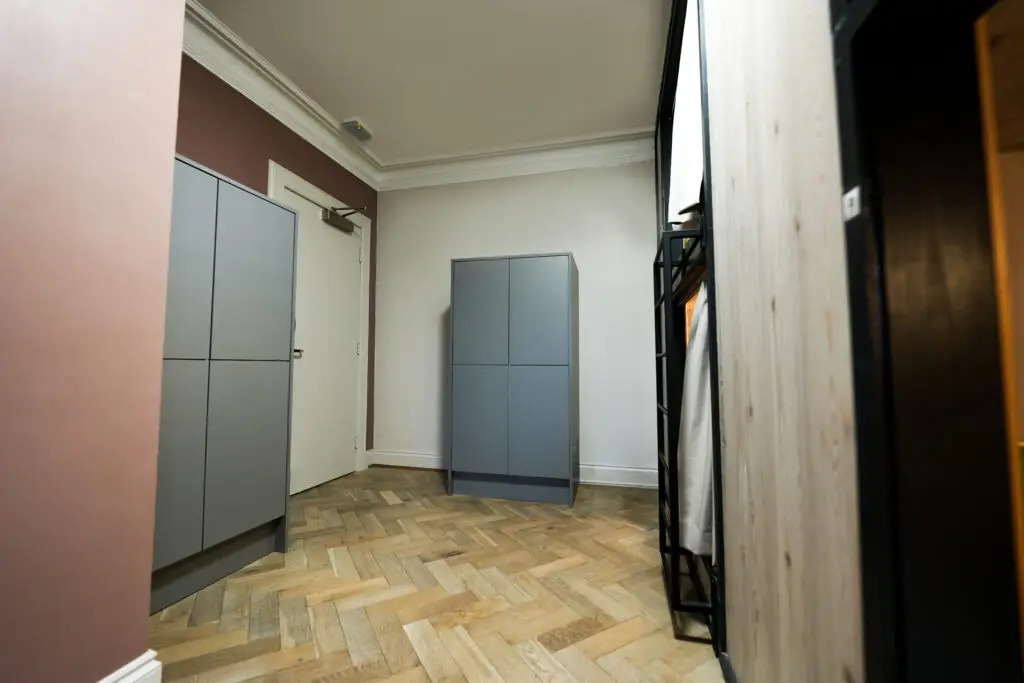 revolver edinburgh double pod room lockers